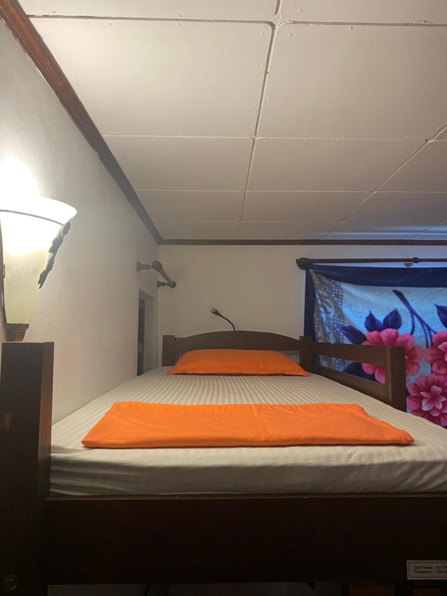 Sky Hostel Negombo Exteriör bild