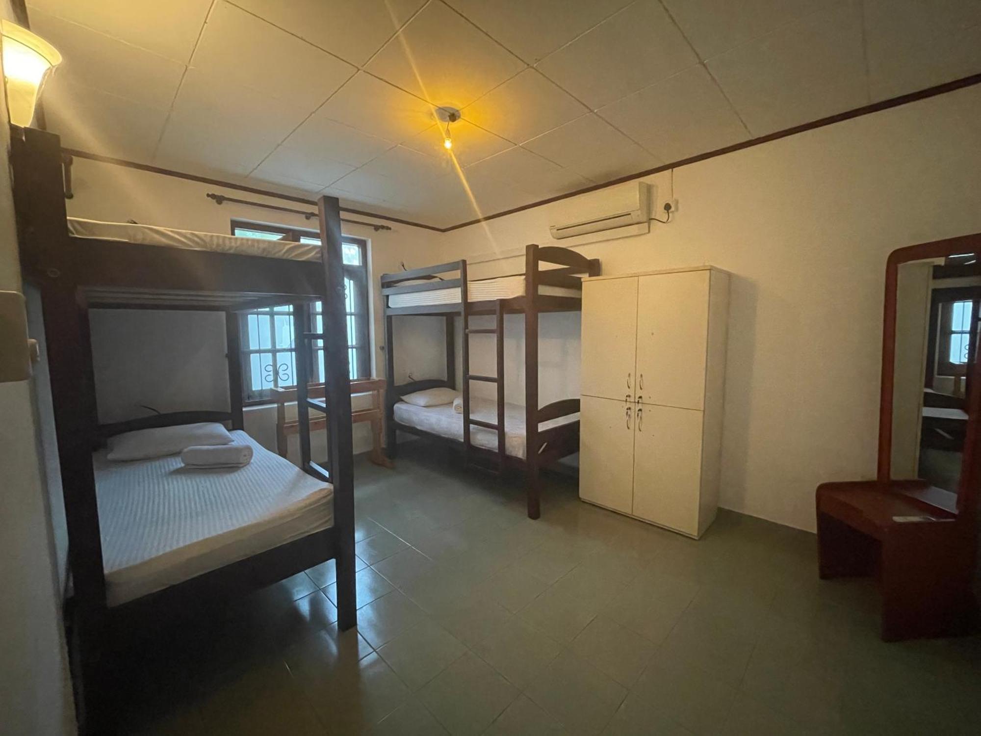 Sky Hostel Negombo Exteriör bild